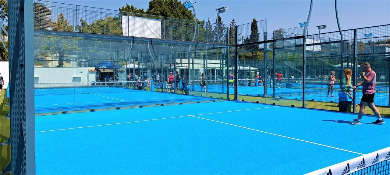 Ample Luxury Fancy Golf & Padel Apartment Marbella