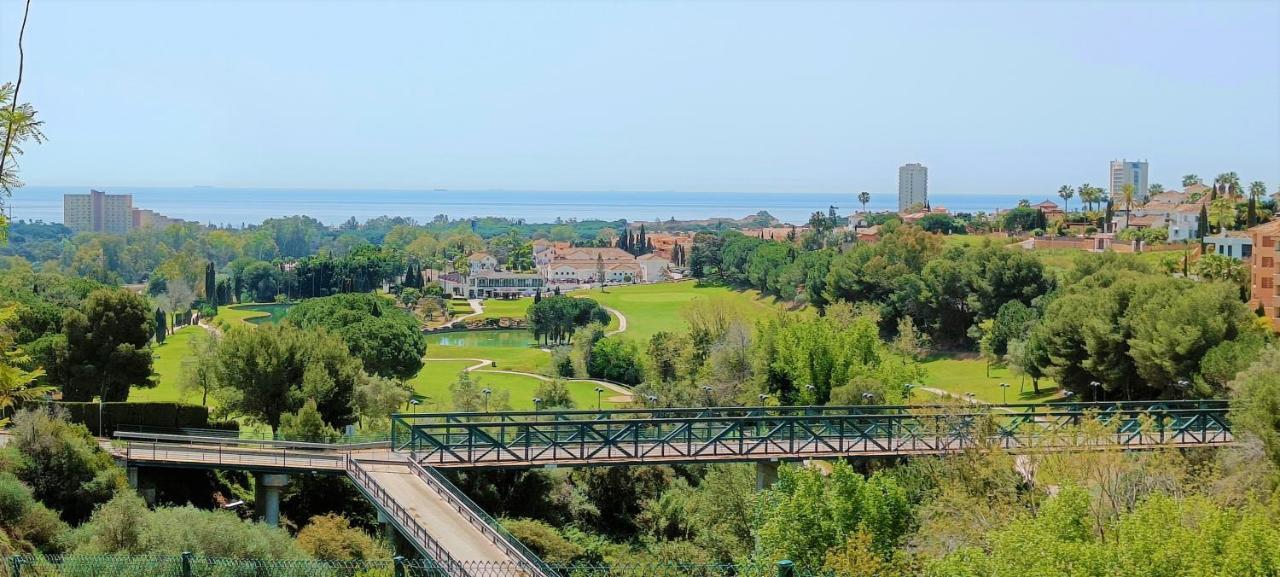 Ample Luxury Fancy Golf & Padel Apartment