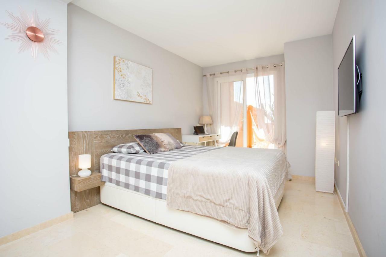 Ample Luxury Fancy Golf & Padel Apartment *