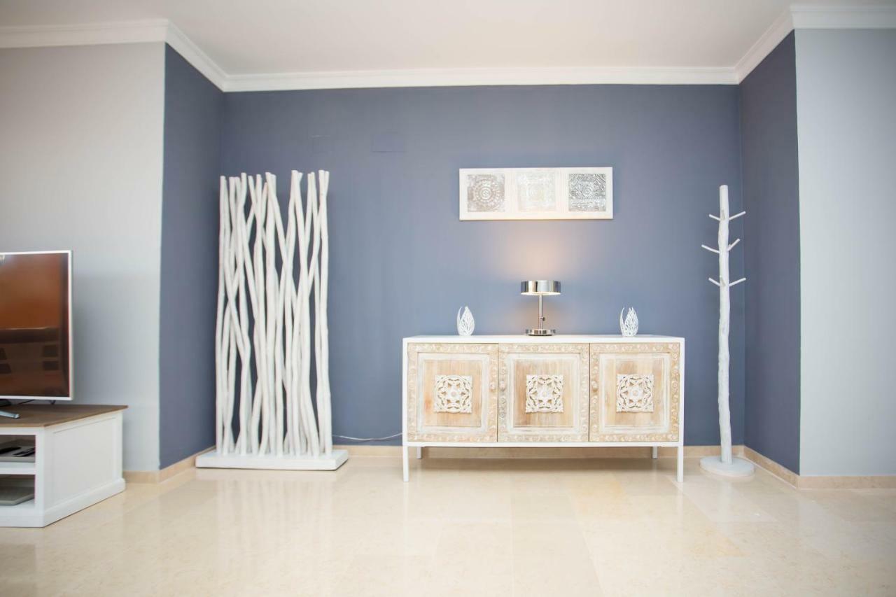 Ample Luxury Fancy Golf & Padel Apartment Marbella